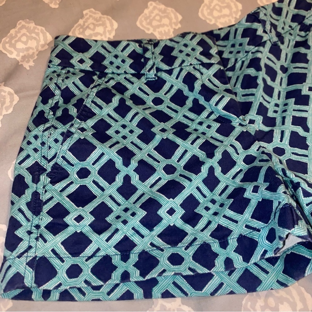 Vineyard Vines Teal lattice Geometric shorts size 2 - Picture 2 of 5